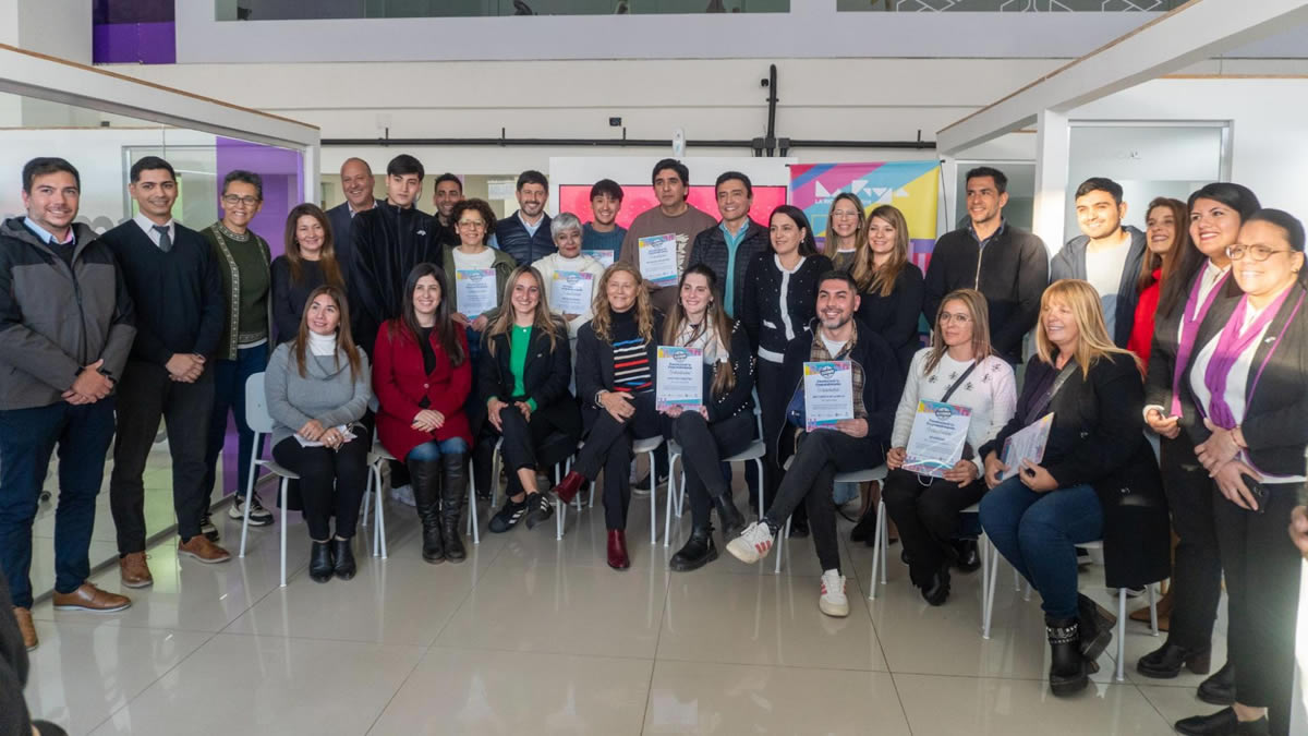 REVOLUCIONÁ TU EMPRENDIMIENTO - Se entregaron los primeros créditos